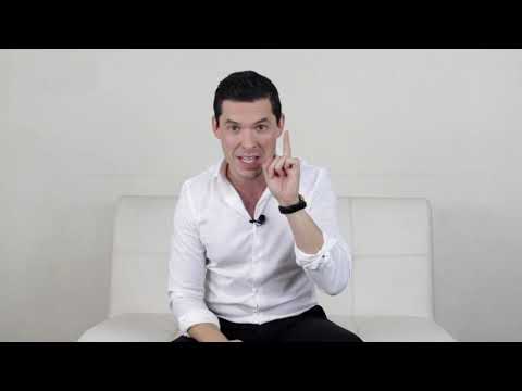 Me quiere besar, pero no somos novios