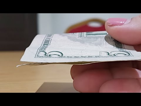 Con qué mano se recibe el dinero para la suerte