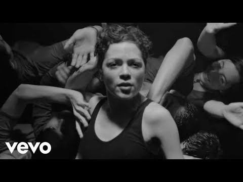 De qué trata la canción Hasta la raíz