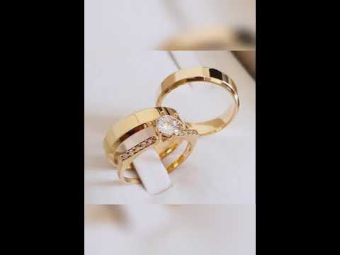 Foto de anillo de compromiso en mano