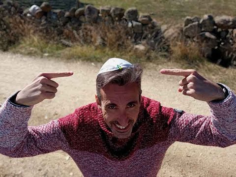 Cómo se sostiene el gorro de los judíos